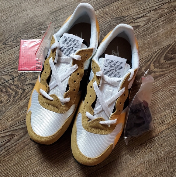 NEW Nike V. Love O.X. - Picture 7 of 8